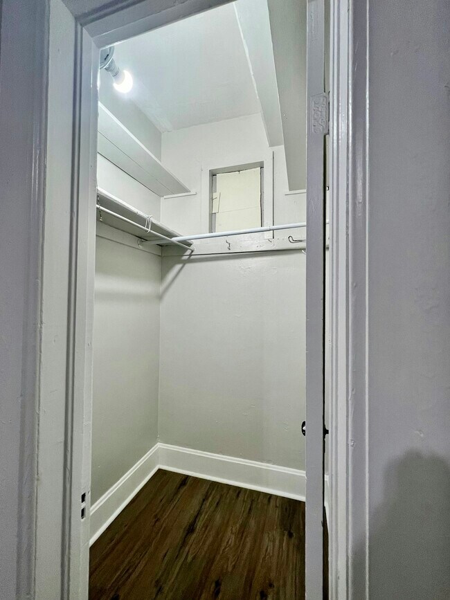 Building Photo - 1742 N Saint Louis Ave