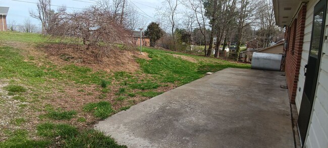 Building Photo - Christiansburg, 3 BR / 2 BA, Available Now