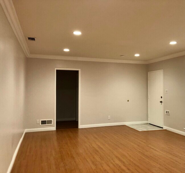 Building Photo - 112 Park St
