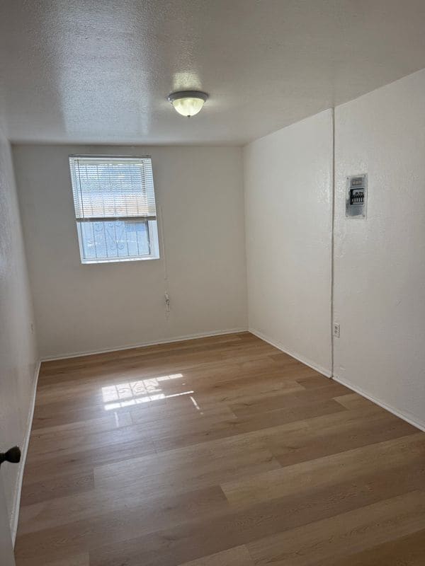 Building Photo - 1124 E 40th Pl