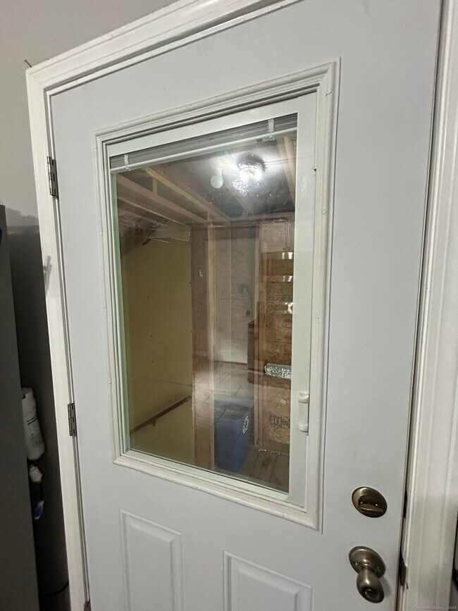 Building Photo - 647 E Main St