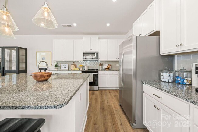 Building Photo - 3308 Glade Dr