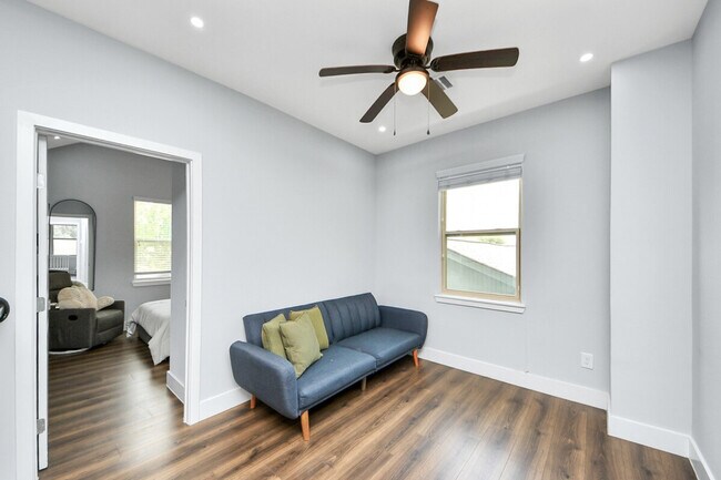 Building Photo - 7542 Lemma Dr