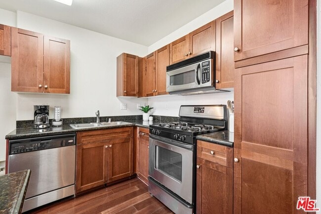 Building Photo - 100 S Alameda St