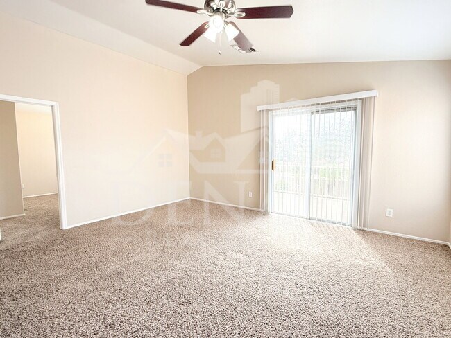 Building Photo - 805 S Esmeralda