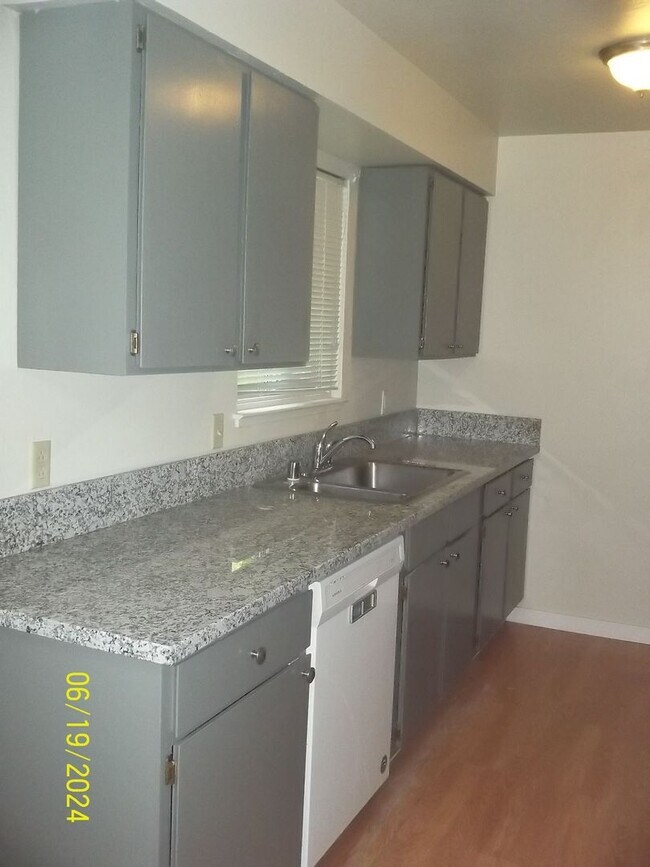 Building Photo - Three bedroom home in Fair Oaks