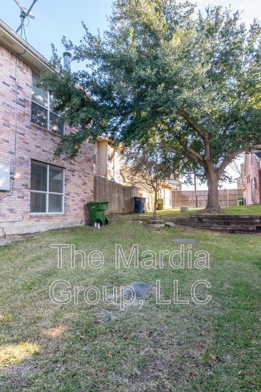 Building Photo - 3904 Brandon Park Dr