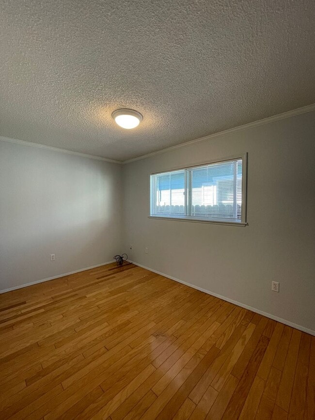 Building Photo - Three bedroom, one bath house in desirable...