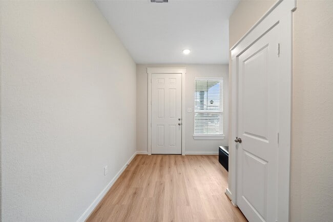 Building Photo - 4237 Red Cedar Ring Ln