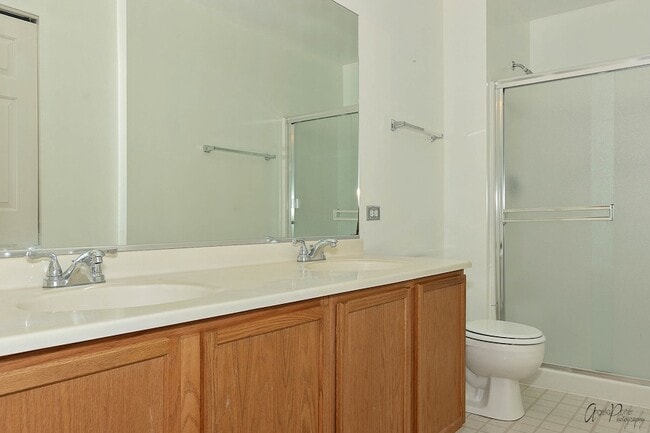 Building Photo - 1187 N Red Oak Cir