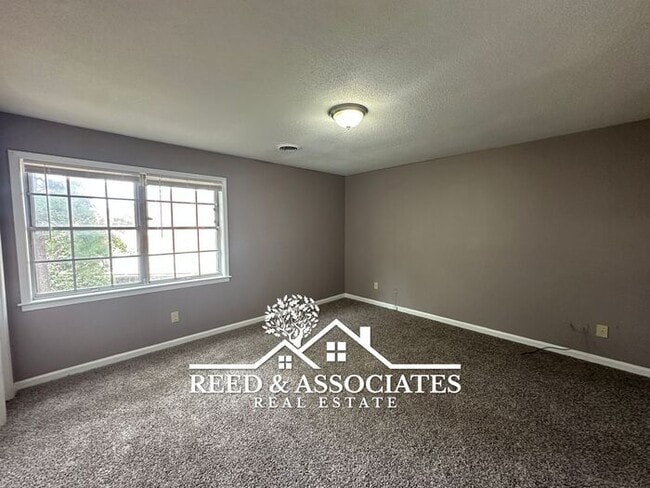 Building Photo - 2 Bedroom in Colonial - Yorkshire