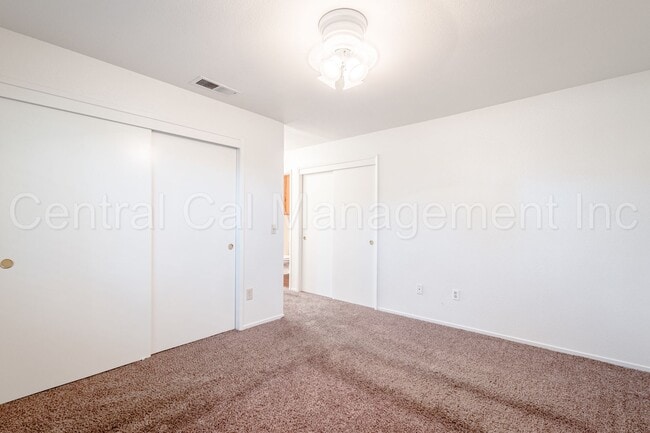 Building Photo - 8400 Laborough Dr
