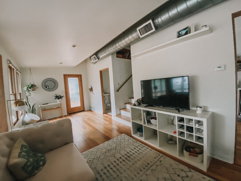 Living - 2012 Harbert Ave