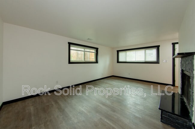 Building Photo - 312 E 27th St
