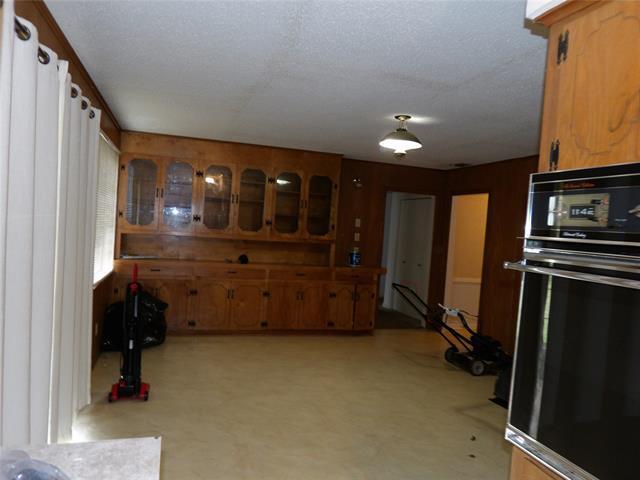 Building Photo - 205 Larkspur Ln