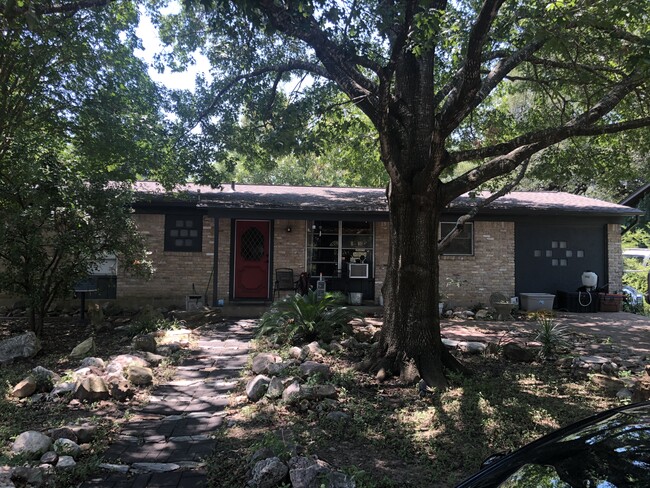 Front of House - 207 White Oak Dr