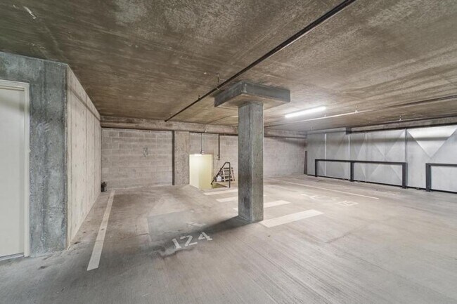 Building Photo - 2 bedroom in Seattle WA 98107