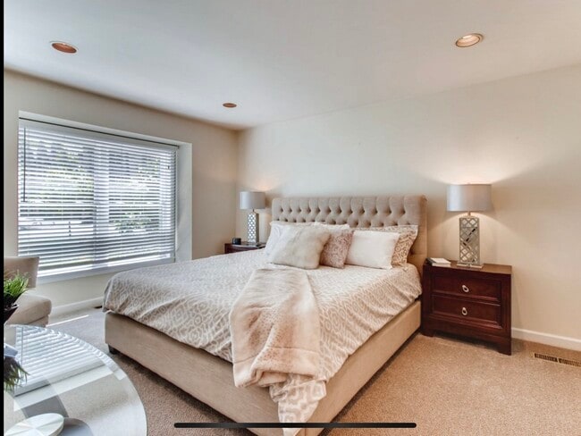 Building Photo - 1058 Wilmette Ave