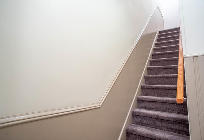 Building Photo - 428 69th St