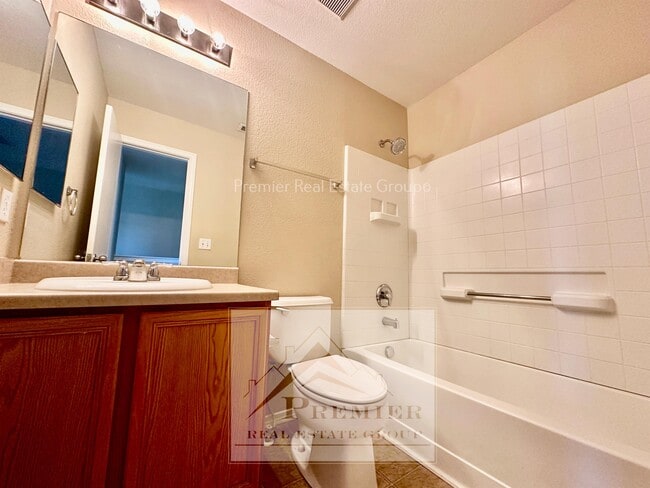 Building Photo - 10586 Country Park Point