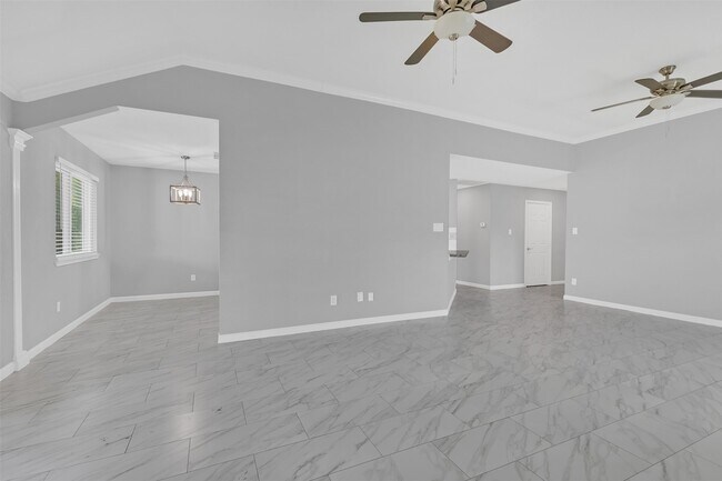 Building Photo - 6923 Creek Village Dr