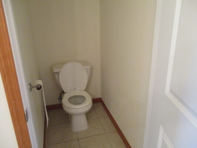 Building Photo - Spacious east side home
