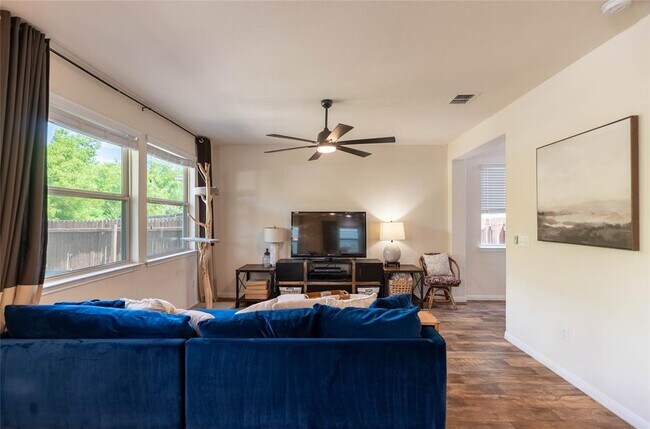 Building Photo - 415 Eagle Brook Ln