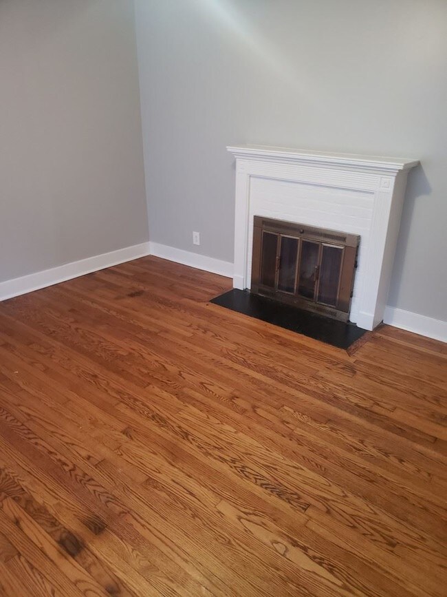 Building Photo - 3 br, 2 bath House - 1508 East 11th Street