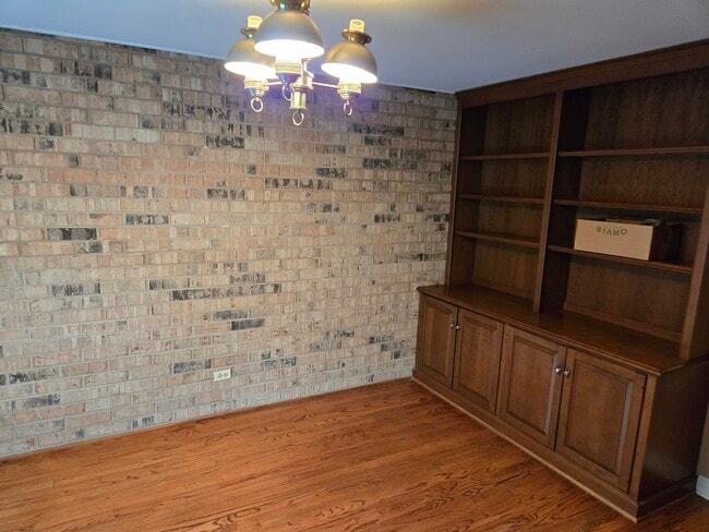 Building Photo - 2S663 Ave Normandy E