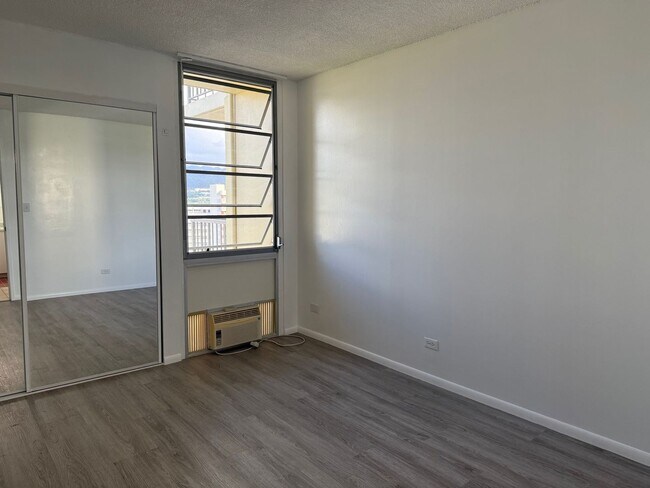 Building Photo - Newly Renovated 2 Bedrooms, 2 Full Baths with Parking at Century West