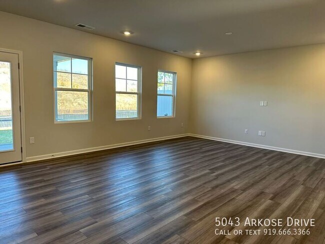 Building Photo - 5043 Arkose Dr