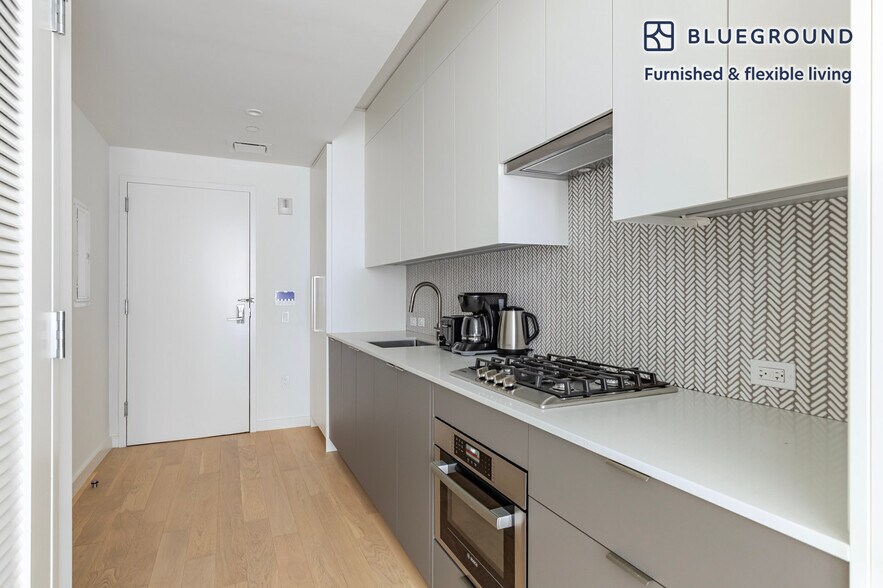 Building Photo - 244 W 29th St