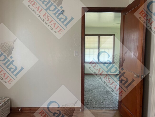 Building Photo - Take the Key!!!