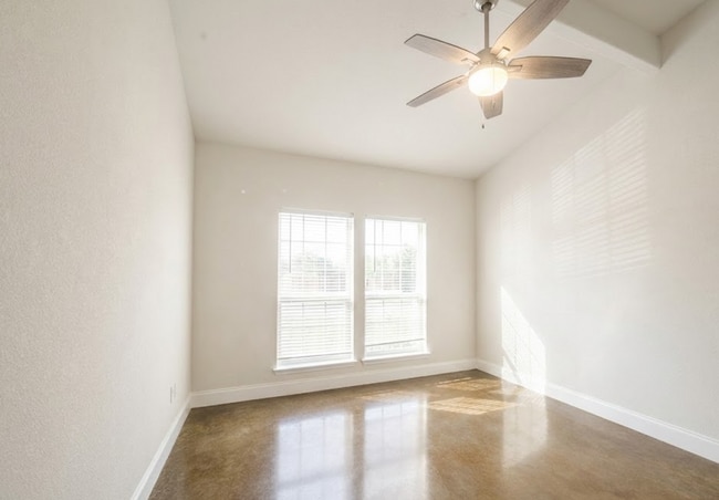 Building Photo - AVAILABLE NOW ; APPLY AT OUR WEBSITE!!!