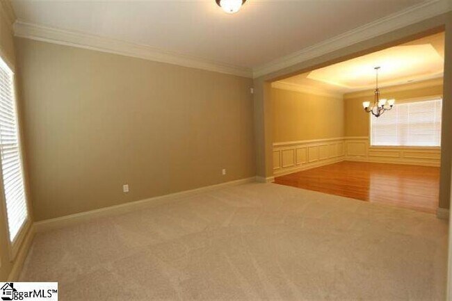 Building Photo - 204 Wild Meadow Dr