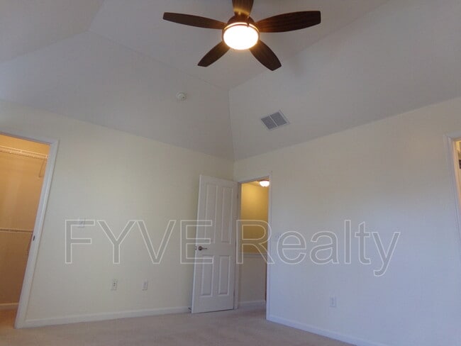 Building Photo - 467 Westgreen Ln