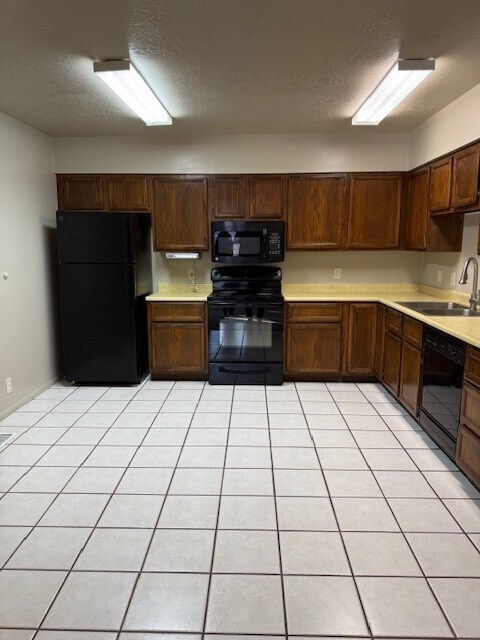 Building Photo - 537 E Acoma Rd