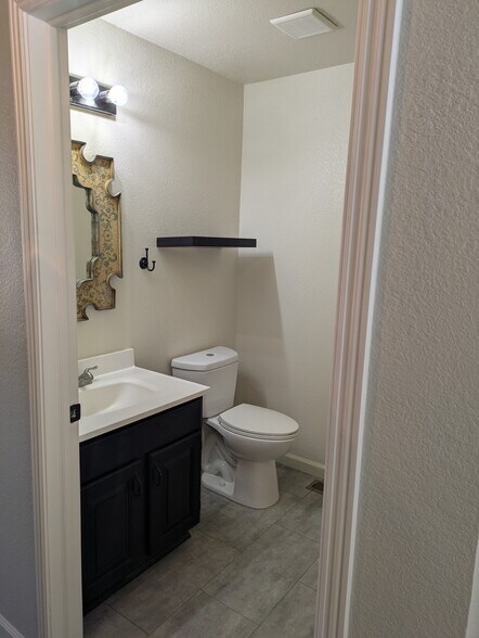 Building Photo - 34 S Hazel Ct