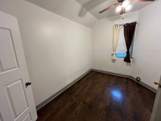 Building Photo - 15534 Turlington Ave
