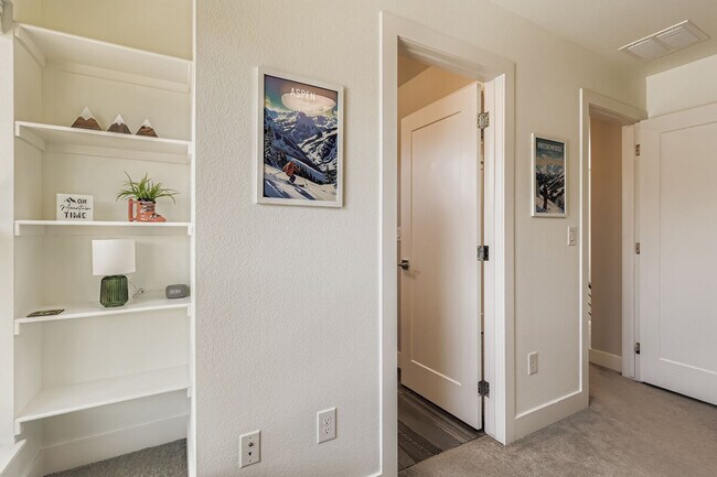 Building Photo - 5372 Allison St