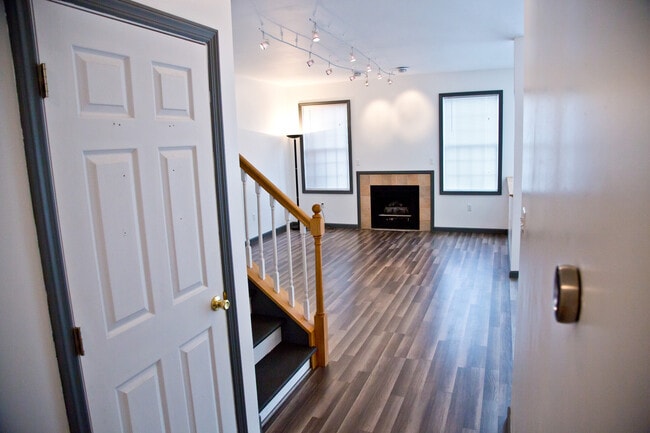 Building Photo - 1460 Blue Course Dr