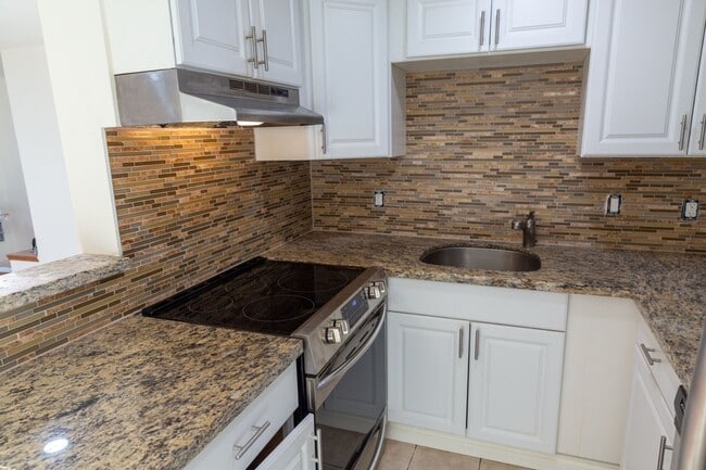 Building Photo - 17305 Dayton Ave