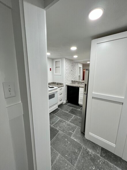 Shared Kitchen - 172 Princeton Ave