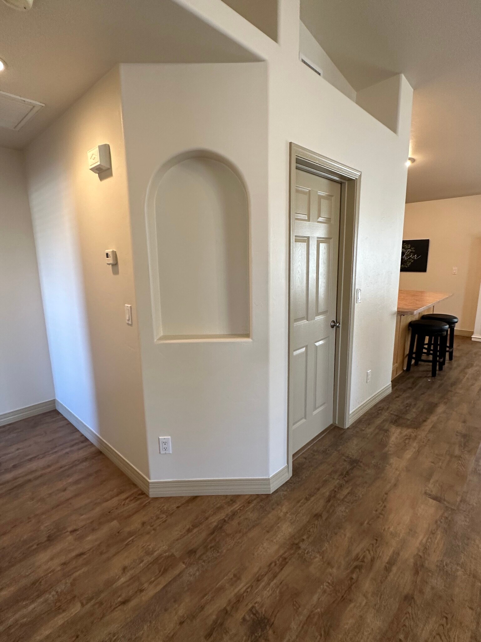 Building Photo - 11211 N Cowboy Trl