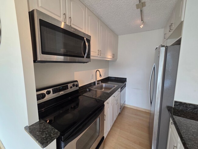 Building Photo - Conveniently located 1 bedroom, 1 bath & 1 parking in Punchbowl