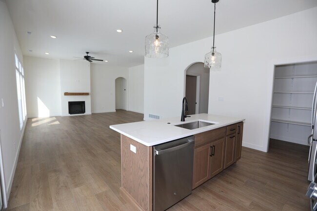 Building Photo - 4512 Estacada Dr