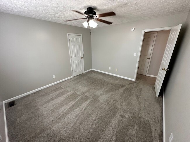 Building Photo - Lovely 2-Bedroom, 1.5-Bath Townhome in a Desirable Hamburg Location!