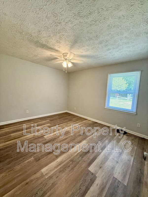 Building Photo - 1725 Sand Hill Rd