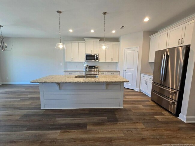 Building Photo - 111 Pine Needle Dr