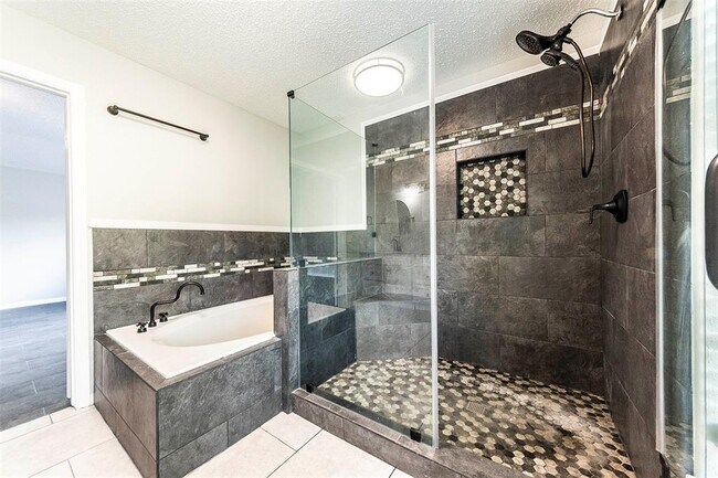 Building Photo - 3909 Spring Arbor Ct